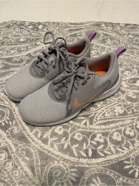 Nike Flex Experience Run 10 Women's Running Shoes size 7.5 gray orange